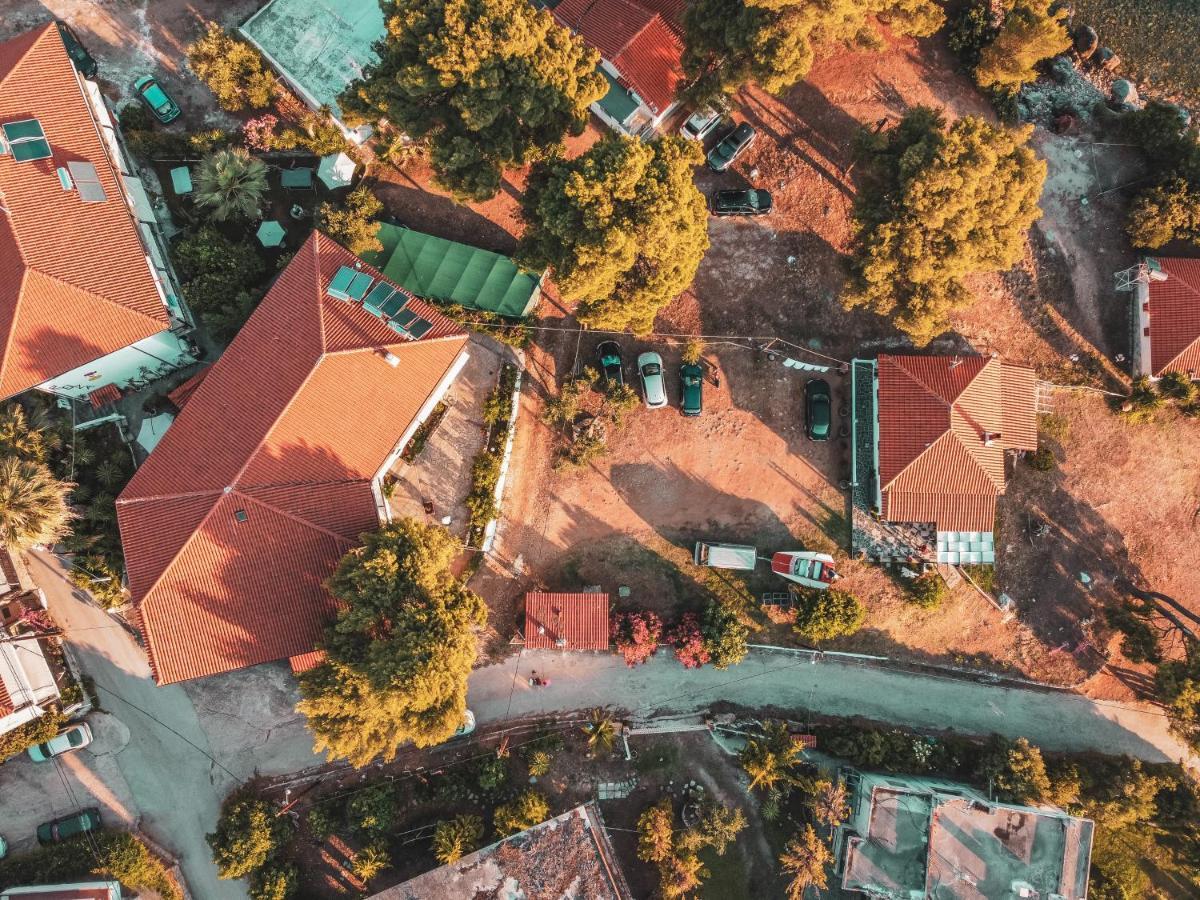 Karnagio Vasilas Agia Paraskevi  Bagian luar foto