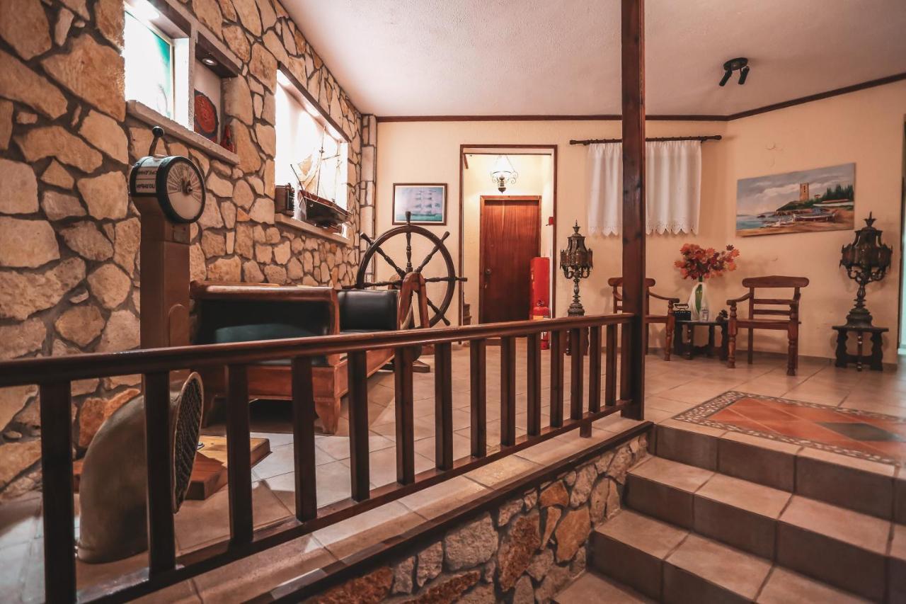 Karnagio Vasilas Agia Paraskevi  Bagian luar foto