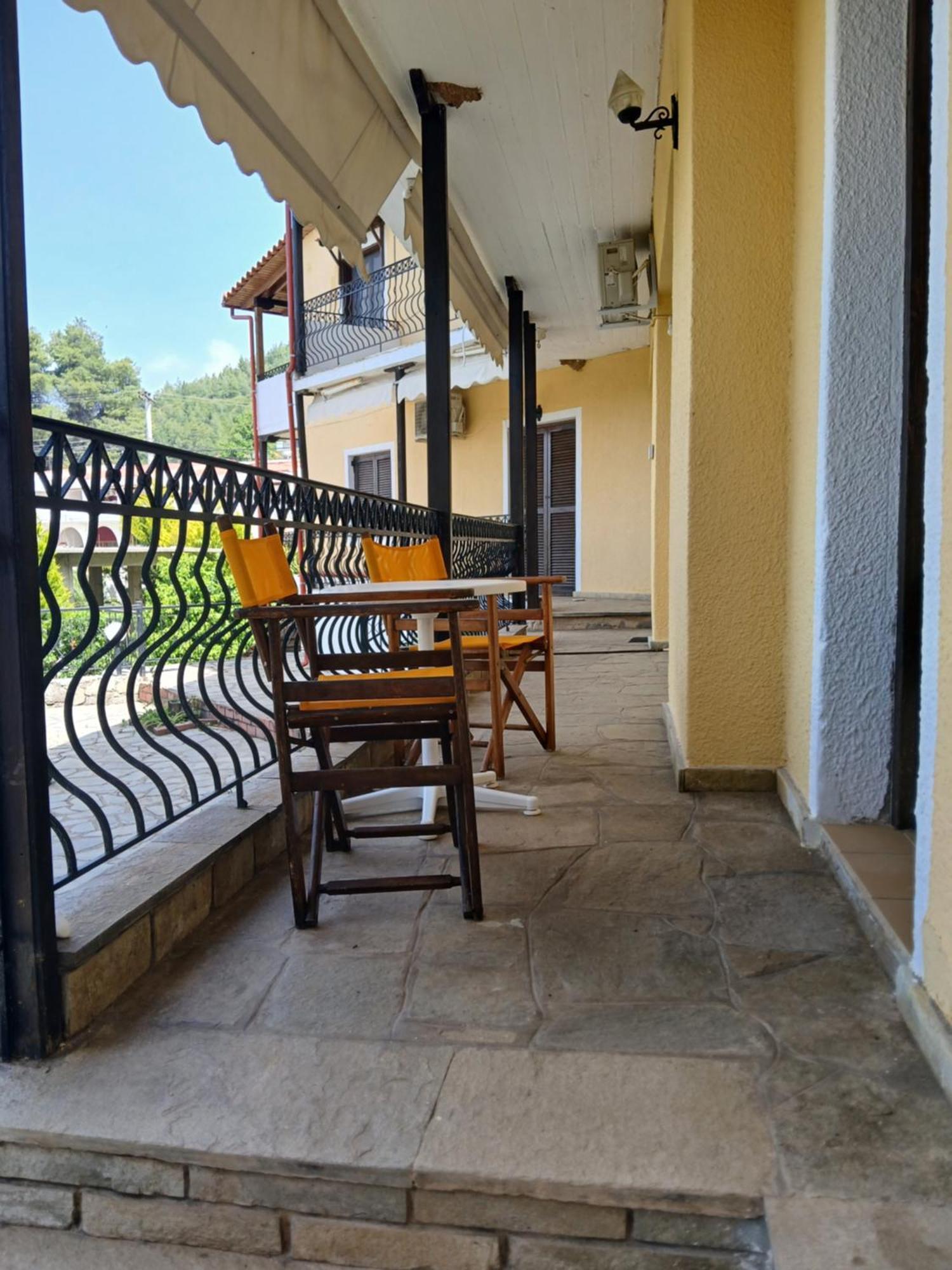 Karnagio Vasilas Agia Paraskevi  Ruang foto